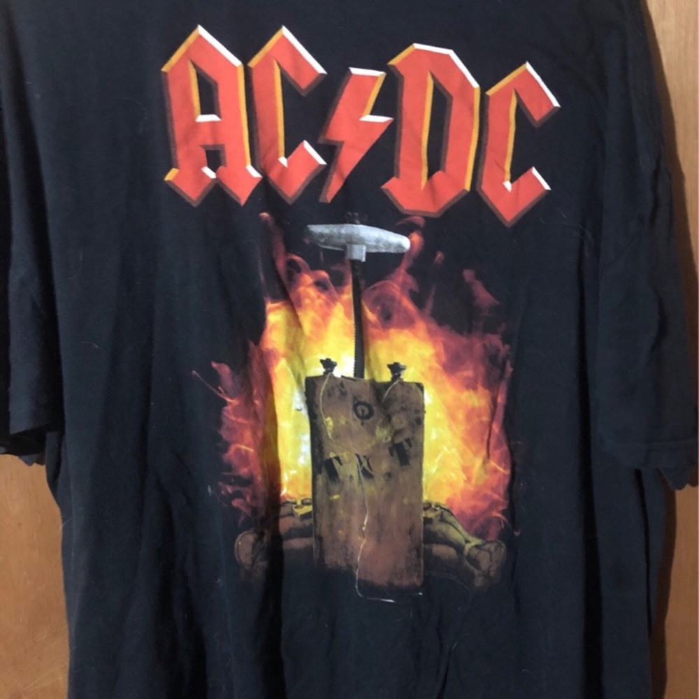Vintage AC/DC T-Shirt.